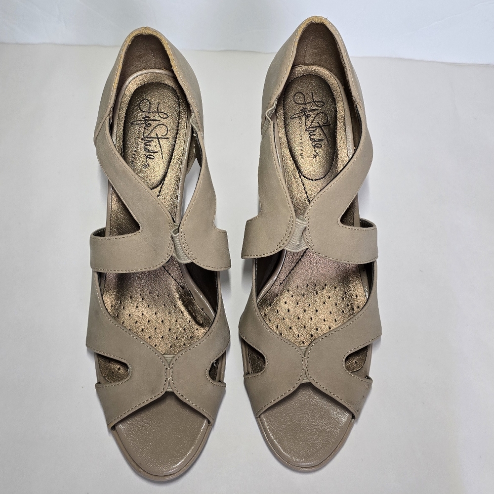 Life Stride Tan Heels/  8M